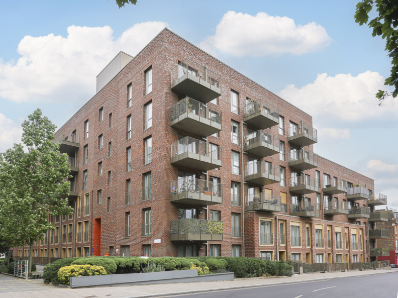 2 bedrooms apartments/flats to sale in St John’s Hill, Clapham-image 4