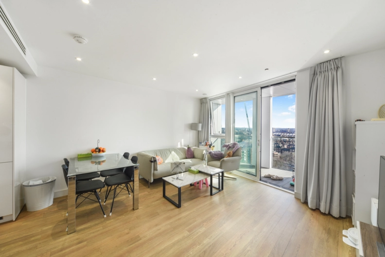 1 bedroom apartments/flats to sale in Wandsworth Road, Nine Elms-image 2