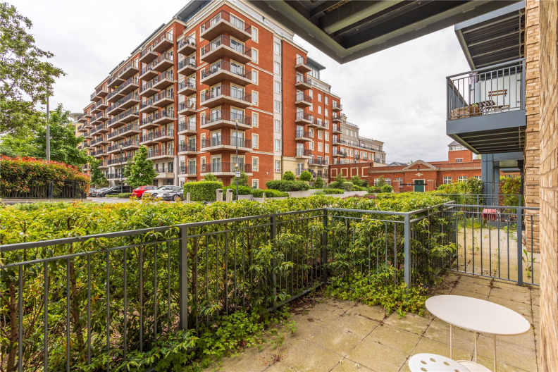 1 bedroom apartments/flats to sale in Beaufort Square, Colindale-image 5