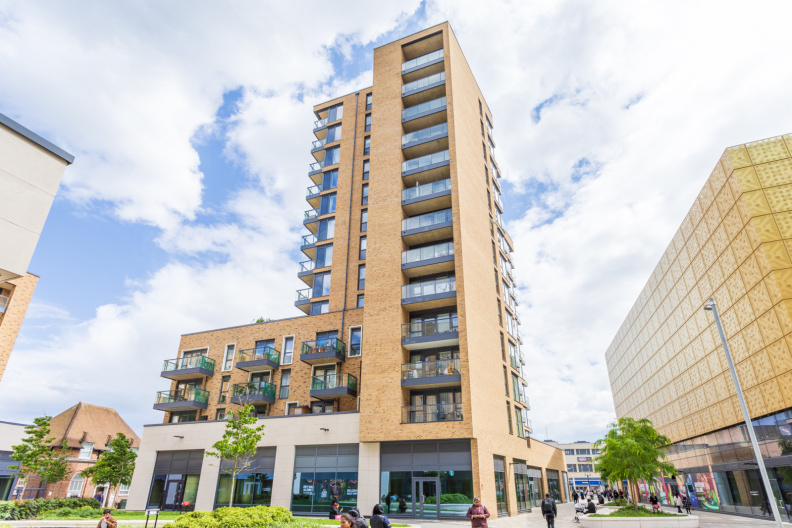 1 bedroom apartments/flats to sale in Smithy Lane, Hounslow-image 1