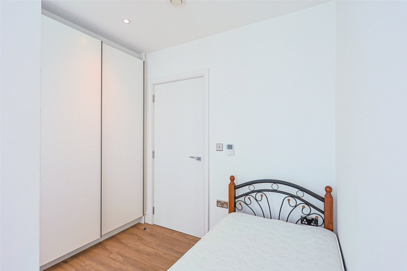 2 bedrooms apartments/flats to sale in West Gate, London, Ealing-image 4