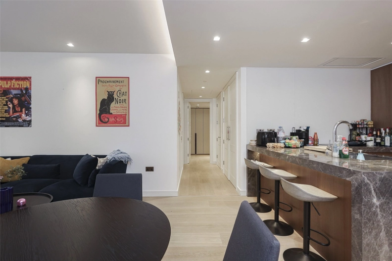 2 bedrooms apartments/flats to sale in Portugal Street, London-image 8