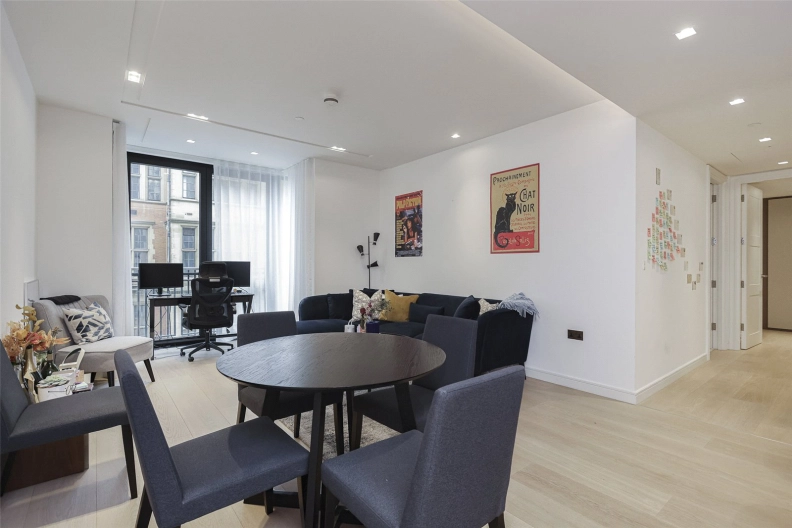 2 bedrooms apartments/flats to sale in Portugal Street, London-image 1