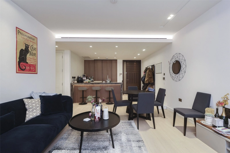 2 bedrooms apartments/flats to sale in Portugal Street, London-image 3