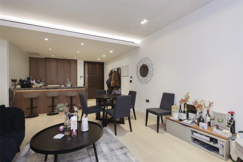 2 bedrooms apartments/flats to sale in Portugal Street, London-image 10