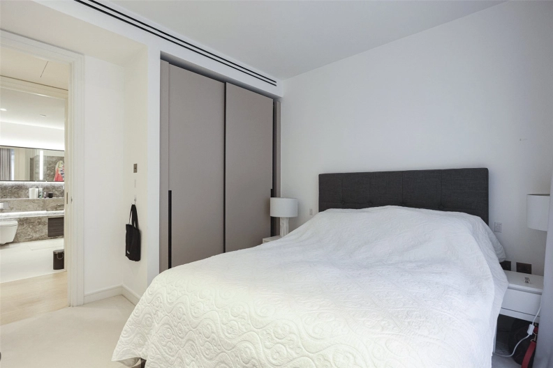 2 bedrooms apartments/flats to sale in Portugal Street, London-image 6