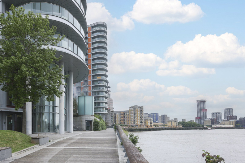 1 bedroom apartments/flats to sale in Blackwall Way, London-image 7