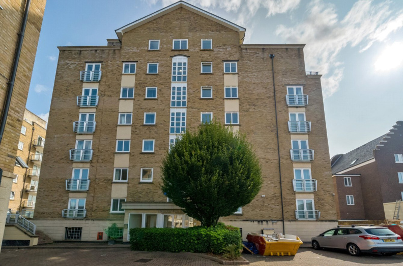 2 bedrooms apartments/flats to sale in Millennium Drive, Canary Wharf-image 8