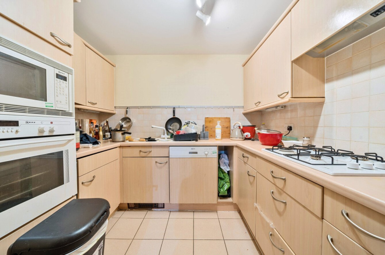 2 bedrooms apartments/flats to sale in Millennium Drive, Canary Wharf-image 5