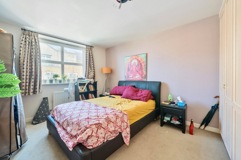 2 bedrooms apartments/flats to sale in Millennium Drive, Canary Wharf-image 3