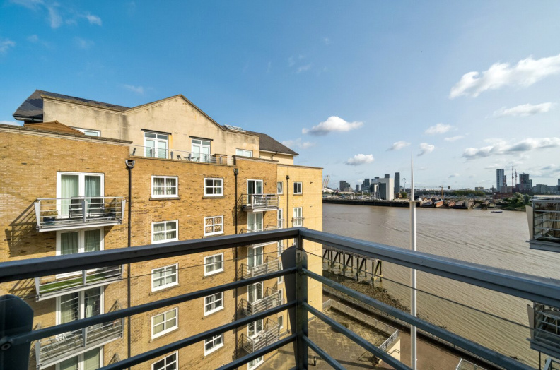 2 bedrooms apartments/flats to sale in Millennium Drive, Canary Wharf-image 13