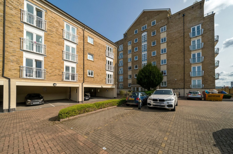 2 bedrooms apartments/flats to sale in Millennium Drive, Canary Wharf-image 10