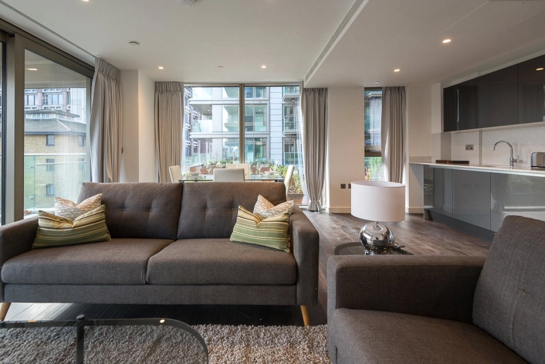 2 bedrooms apartments/flats to sale in Royal Mint Street, London-image 3