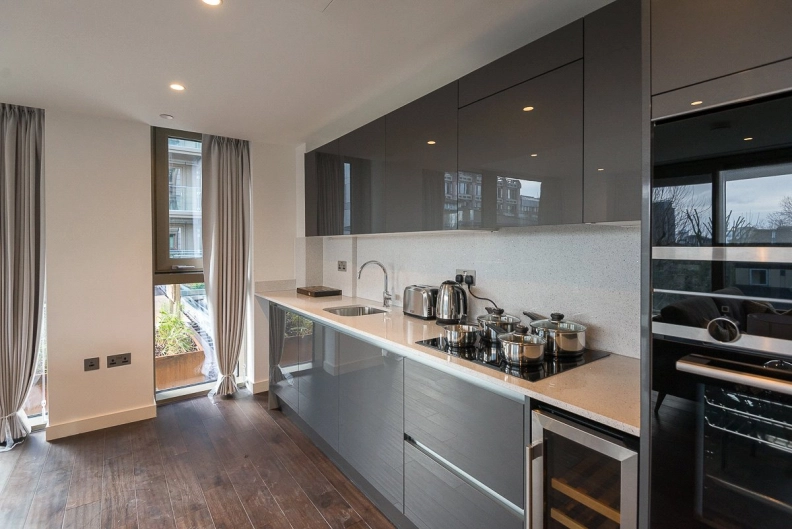 2 bedrooms apartments/flats to sale in Royal Mint Street, London-image 4