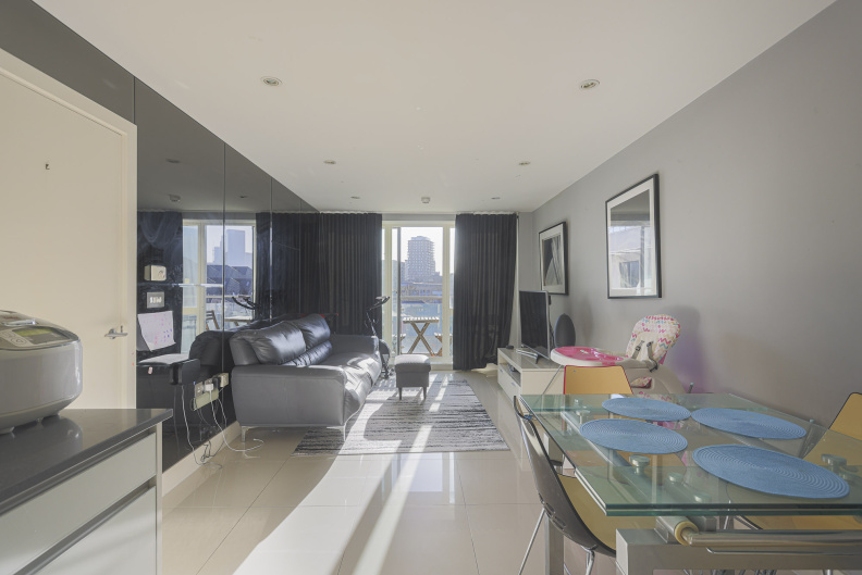 2 bedrooms apartments/flats to sale in Yeo Street, Bromley-By-Bow-image 2