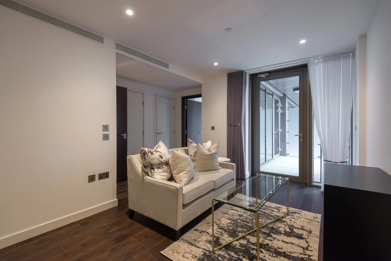 1 bedroom apartments/flats to sale in Royal Mint Street, Tower Gateway-image 4