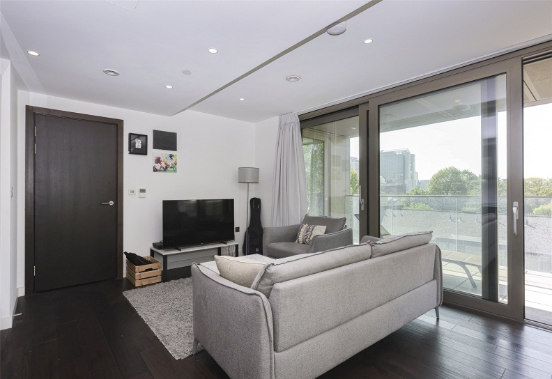 2 bedrooms apartments/flats to sale in Royal Mint Street, Tower Hill-image 3