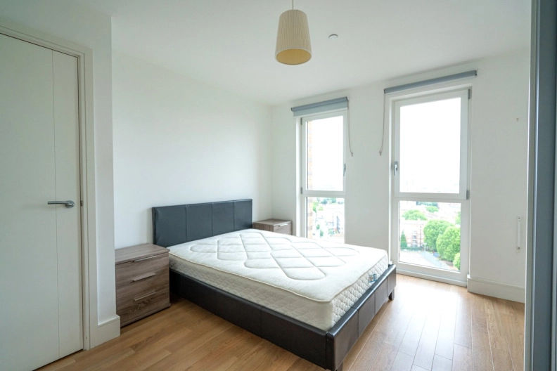 1 bedroom apartments/flats to sale in Hannaford Walk, London-image 4