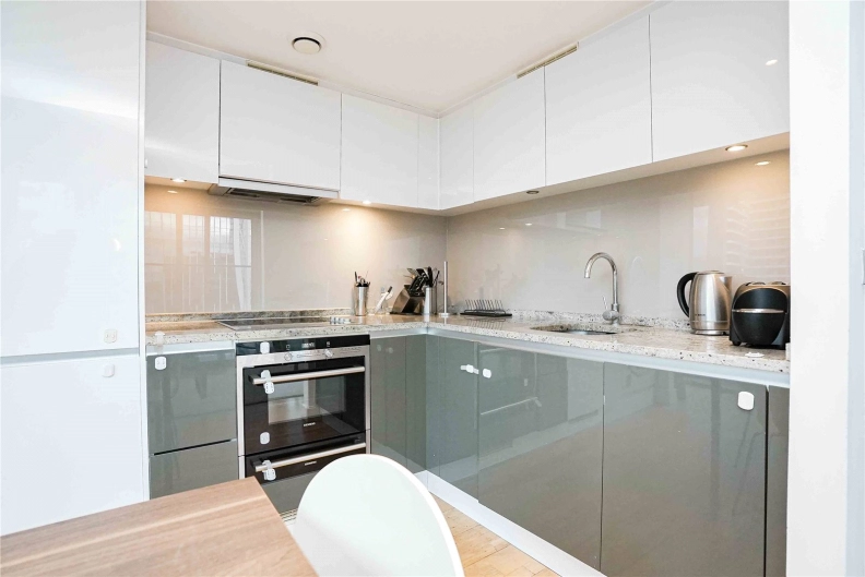 2 bedrooms apartments/flats to sale in Marsh Wall, London-image 4