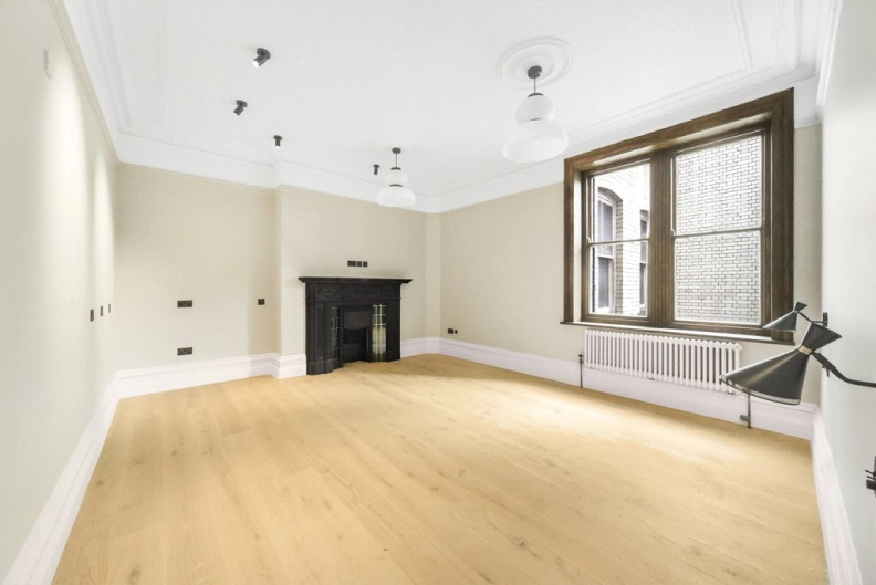 2 bedrooms apartments/flats to sale in Southampton Row, London-image 5