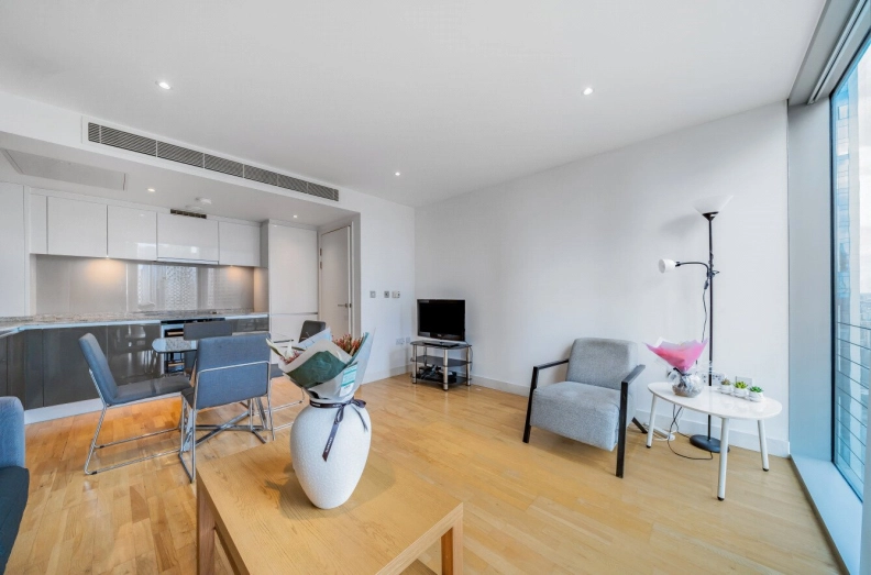 1 bedroom apartments/flats to sale in Marsh Wall, London-image 3