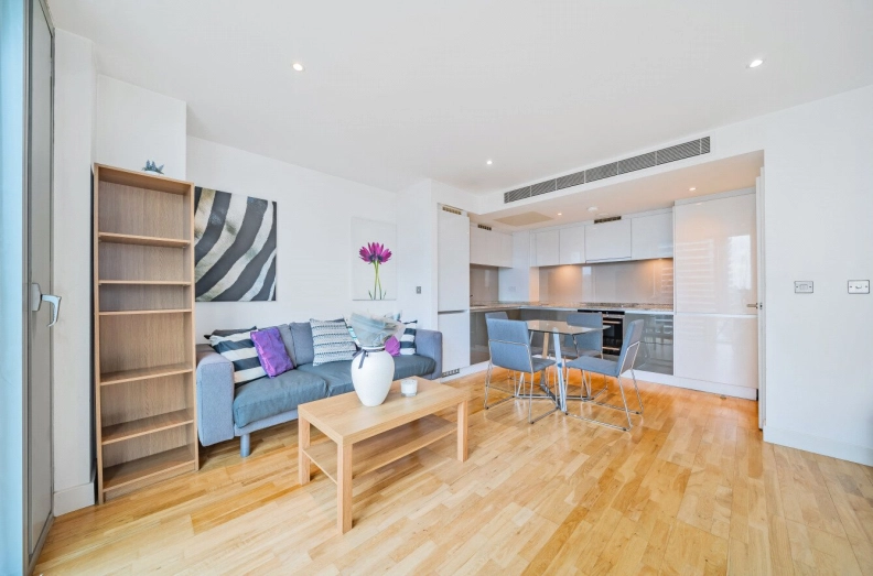 1 bedroom apartments/flats to sale in Marsh Wall, London-image 8