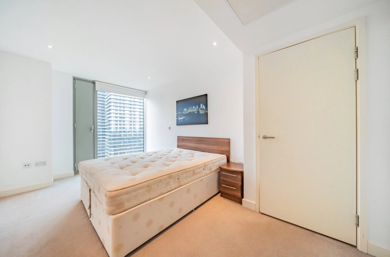 1 bedroom apartments/flats to sale in Marsh Wall, London-image 5