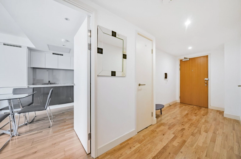 1 bedroom apartments/flats to sale in Marsh Wall, London-image 10