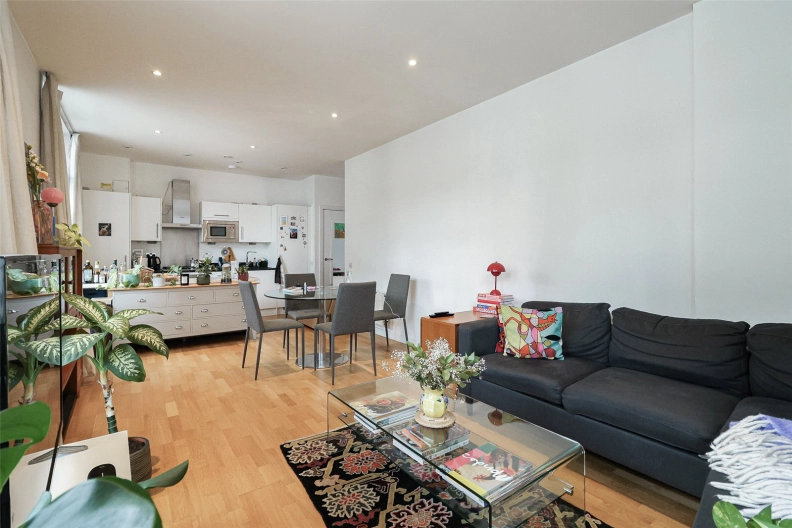 2 bedrooms apartments/flats to sale in Cobb Street, London-image 3