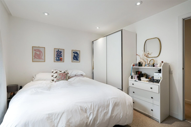 2 bedrooms apartments/flats to sale in Cobb Street, London-image 5