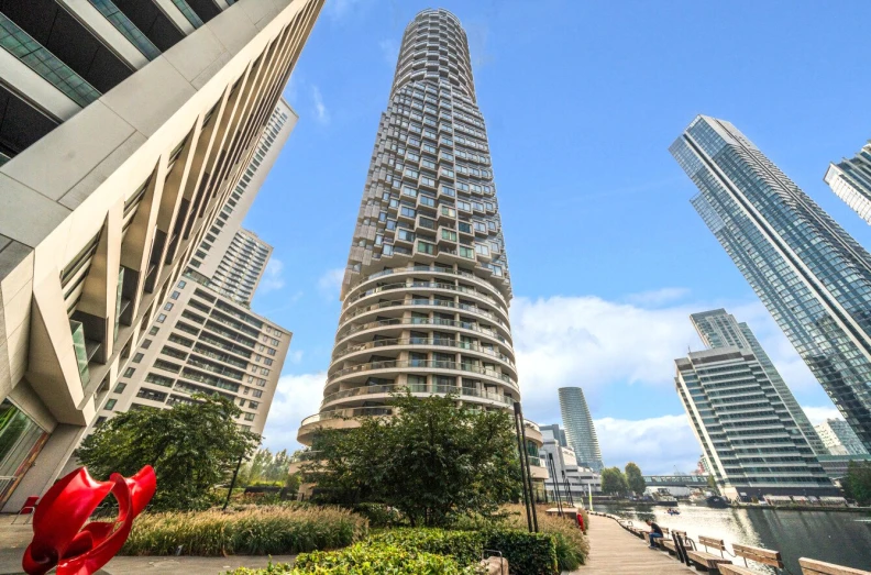 1 bedroom apartments/flats to sale in Park Drive, Canary Wharf-image 1