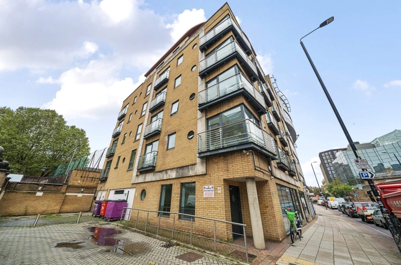 2 bedrooms apartments/flats to sale in East Smithfield, London-image 19