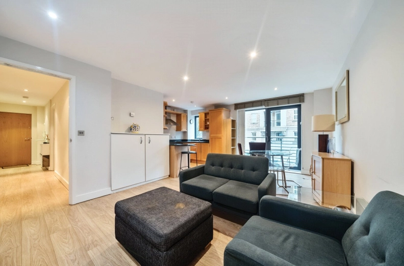 2 bedrooms apartments/flats to sale in East Smithfield, London-image 1