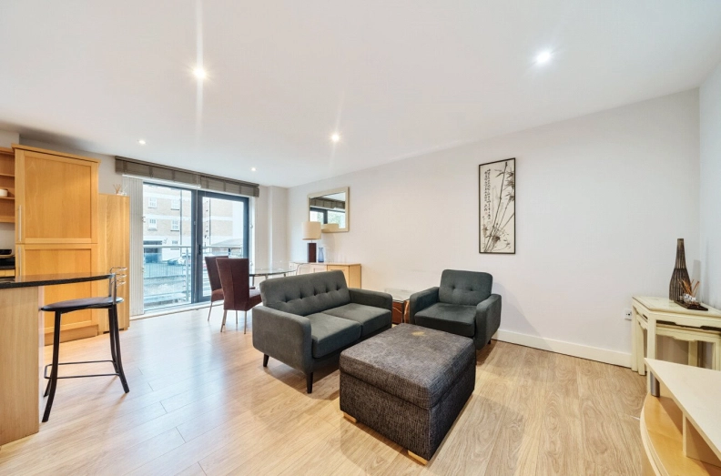 2 bedrooms apartments/flats to sale in East Smithfield, London-image 2