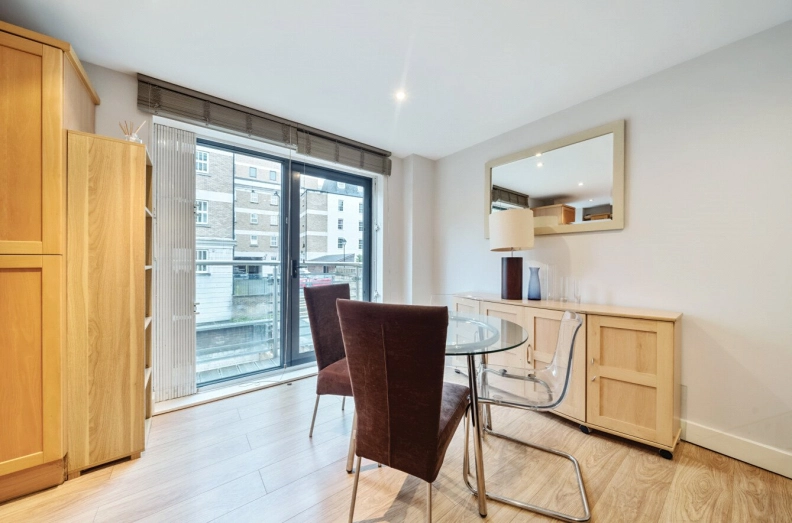 2 bedrooms apartments/flats to sale in East Smithfield, London-image 7