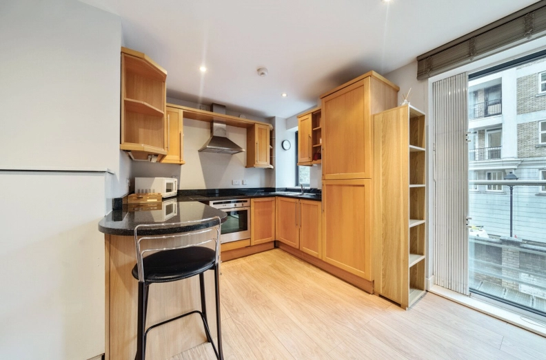 2 bedrooms apartments/flats to sale in East Smithfield, London-image 9