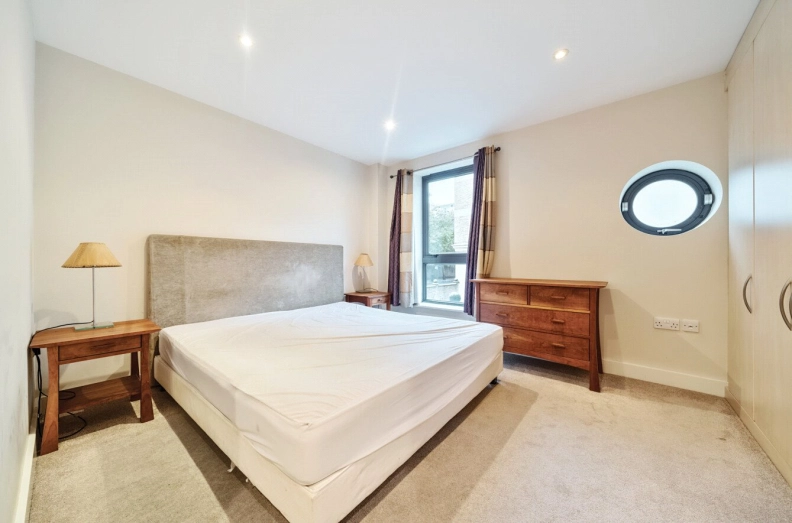 2 bedrooms apartments/flats to sale in East Smithfield, London-image 5