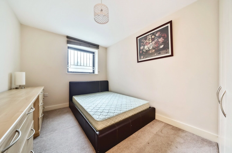 2 bedrooms apartments/flats to sale in East Smithfield, London-image 6