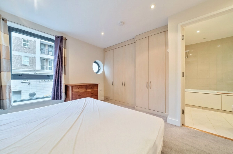 2 bedrooms apartments/flats to sale in East Smithfield, London-image 12