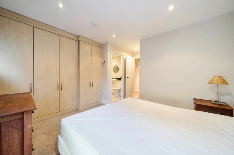 2 bedrooms apartments/flats to sale in East Smithfield, London-image 13