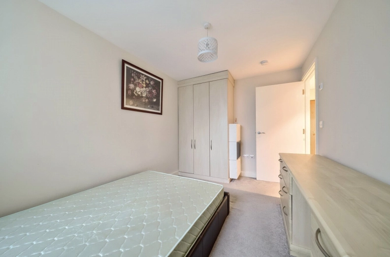 2 bedrooms apartments/flats to sale in East Smithfield, London-image 14