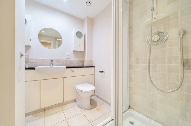 2 bedrooms apartments/flats to sale in East Smithfield, London-image 16