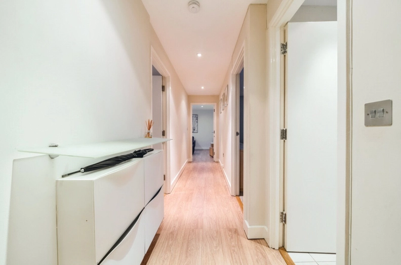 2 bedrooms apartments/flats to sale in East Smithfield, London-image 11