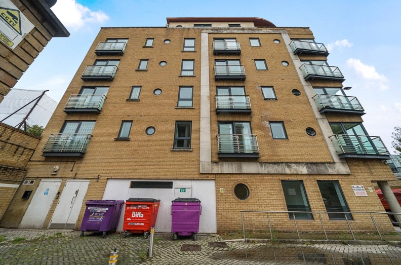 2 bedrooms apartments/flats to sale in East Smithfield, London-image 18