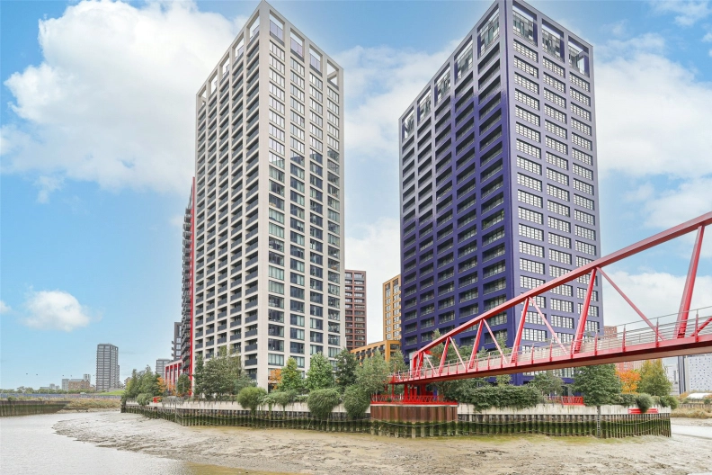 3 bedrooms apartments/flats to sale in City Island Way, London-image 1