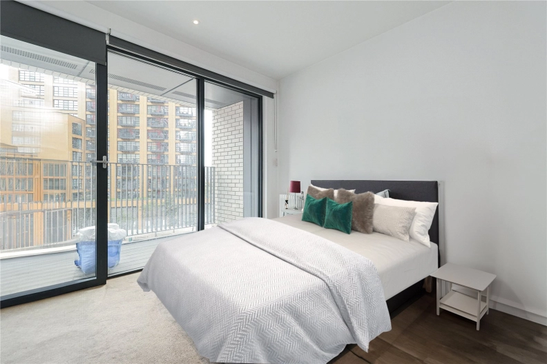 3 bedrooms apartments/flats to sale in City Island Way, London-image 5