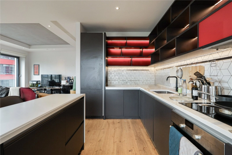 3 bedrooms apartments/flats to sale in City Island Way, London-image 4