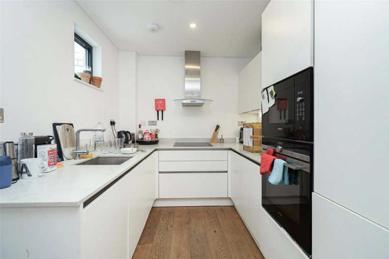 3 bedrooms apartments/flats to sale in Commercial Road, Whitechapel-image 5