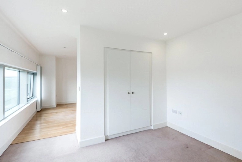 Studio apartments/flats to sale in Marsh Wall, Canary Wharf-image 3