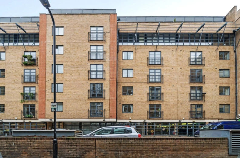 2 bedrooms apartments/flats to sale in Bateman's Row, London-image 1